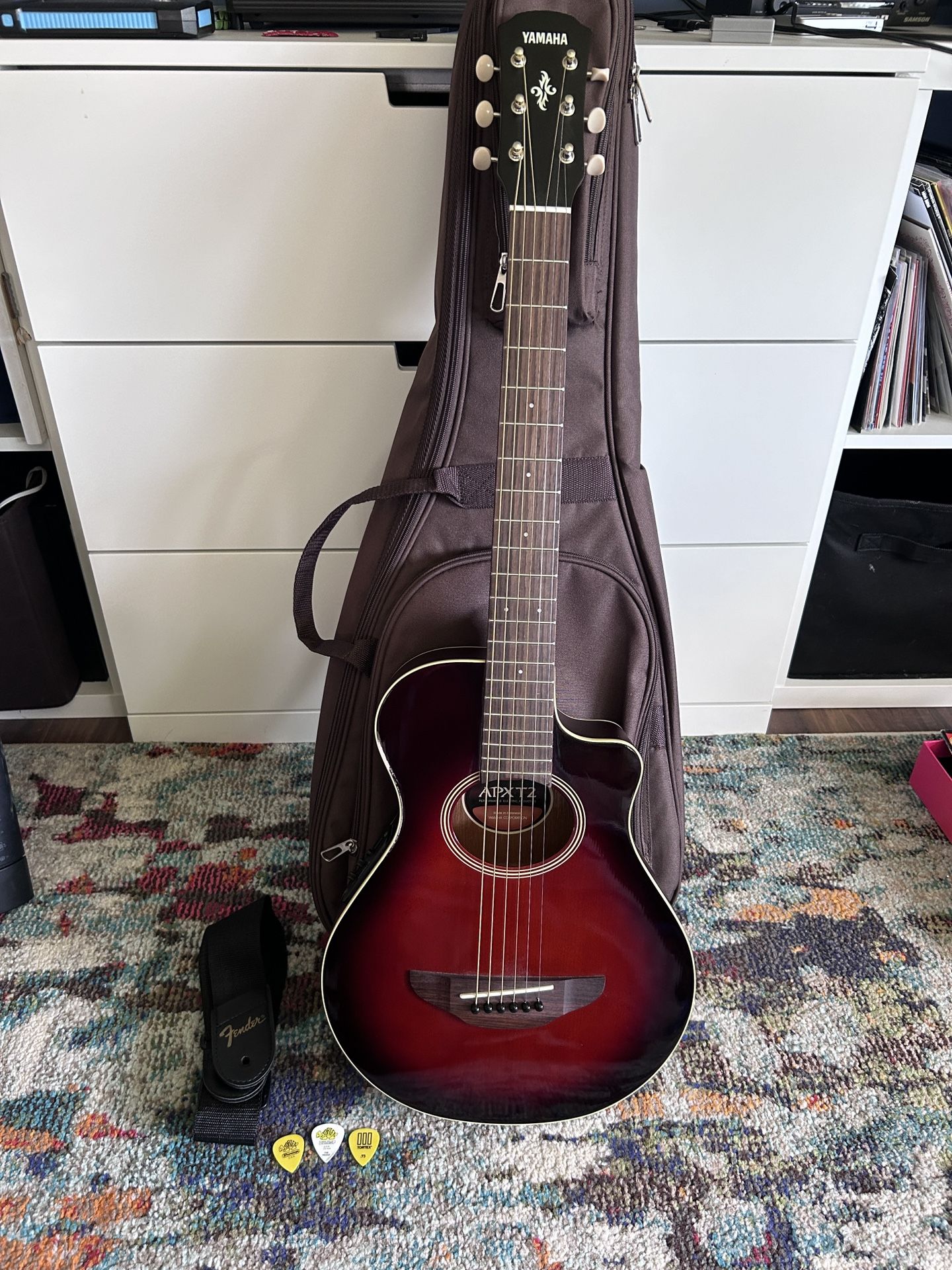 Yamaha APXT2 3/4-Size Acoustic-Electric Guitar with Case