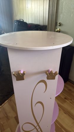 Princess shelf