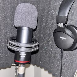 Scarlet focusrite recording equipment