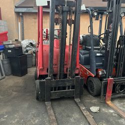 Forklift 