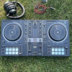 Hercules 500 With Headphones.