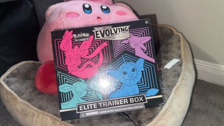 Evolving skies Elite Trainer Box - Factory Sealed