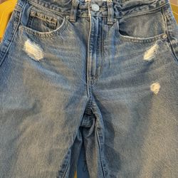 Ripped Jeans High Wasted