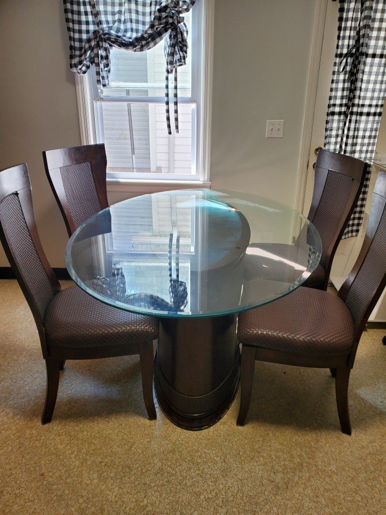 Hendler Ashley Oval Glasstop Dining Set