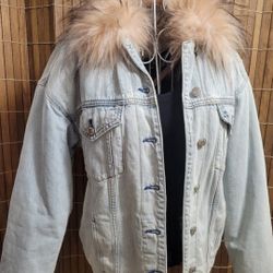 Woman's  Denim  Jacket  W/ Fur Collar 