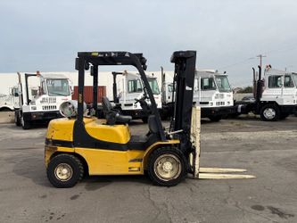 2016 Y65 YALE GLP060M ………………6,000 187/87 3STG; LPG;3 VALVE; COWL A390V01647P PNEUMATIC 3 STAGE 187" LP 5,023 SIDESHIFT RUNS AND OPERATES