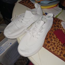 Sz 13 Men's Brand New Never Worn Sneakers 10 Firm