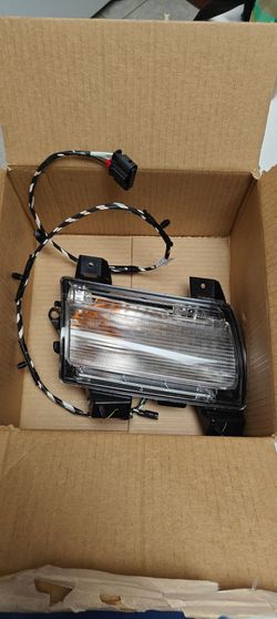 NEW 2018-2025 Jeep Wrangler Right Passenger Turn Signal Light Halogen (contact info removed)4AH