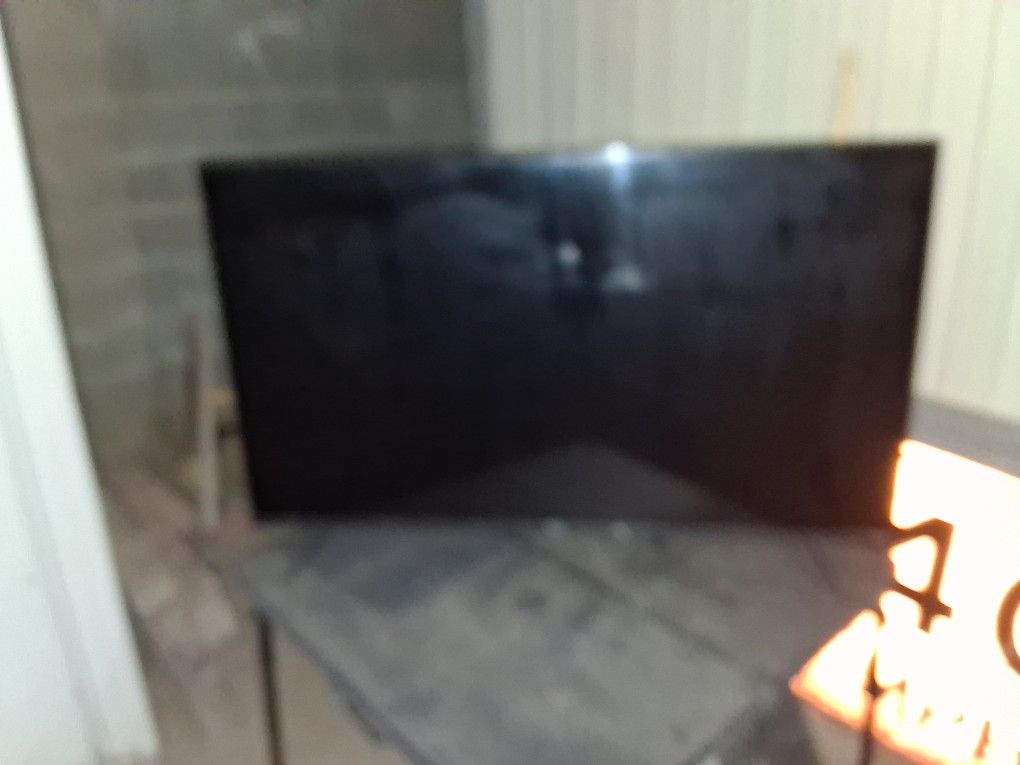 50 In Hisense Roku T V