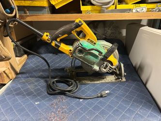 DeWalt Corded wormdrive Saw
