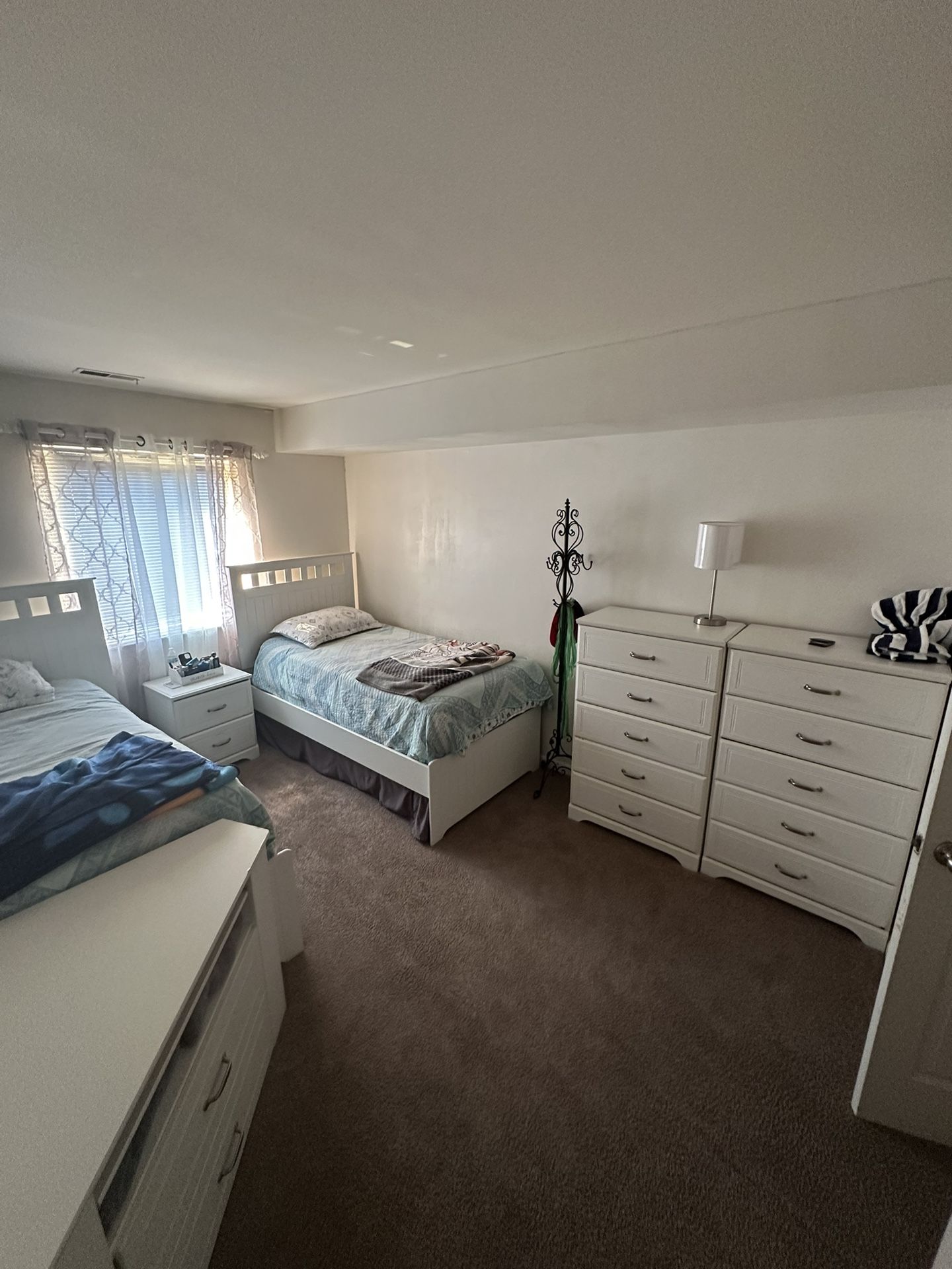 Twin Size Bed Set!!