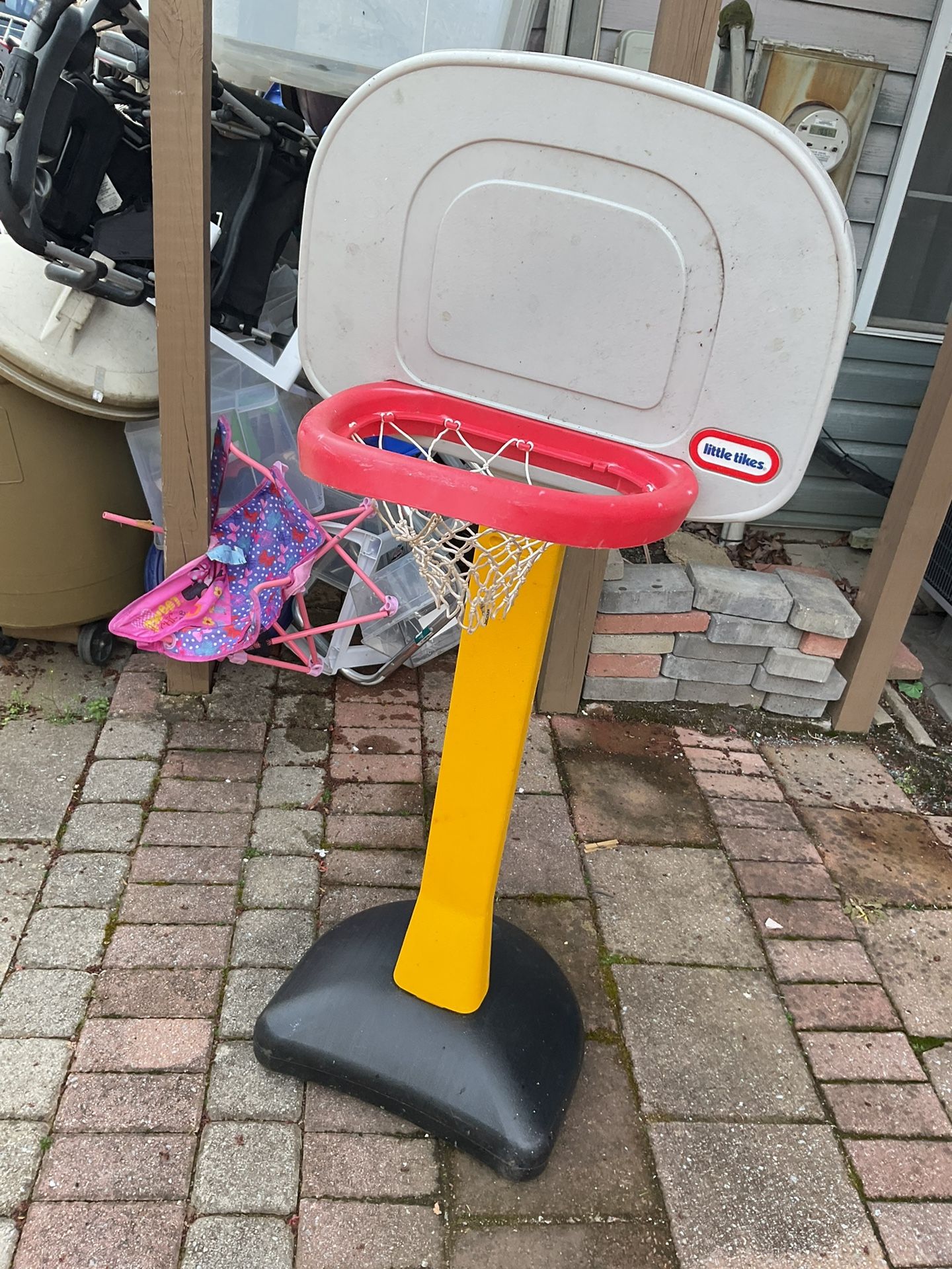 A Nice Size Basketball Hoop For Children To Enjoy Outside (NO SHIPPING)