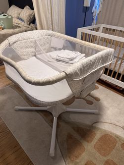 Halo Twin Bassinet w/ Extra Linens