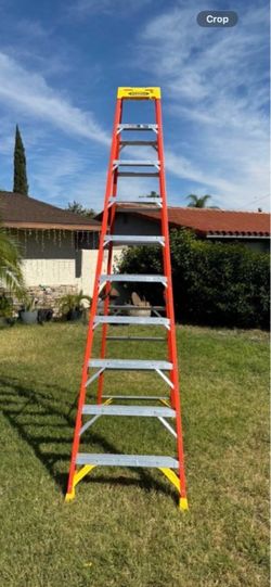Werner NXT1A 10-ft ( 14-ft Reach Height ) Fiberglass Type 1A - 300 Ibs. Load Capacity Step ladder