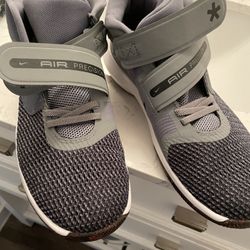 BRAND NEW NIKE BOOTS - WOMEN