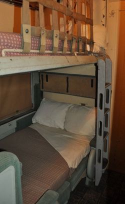 Pullman sleeper birth ladder