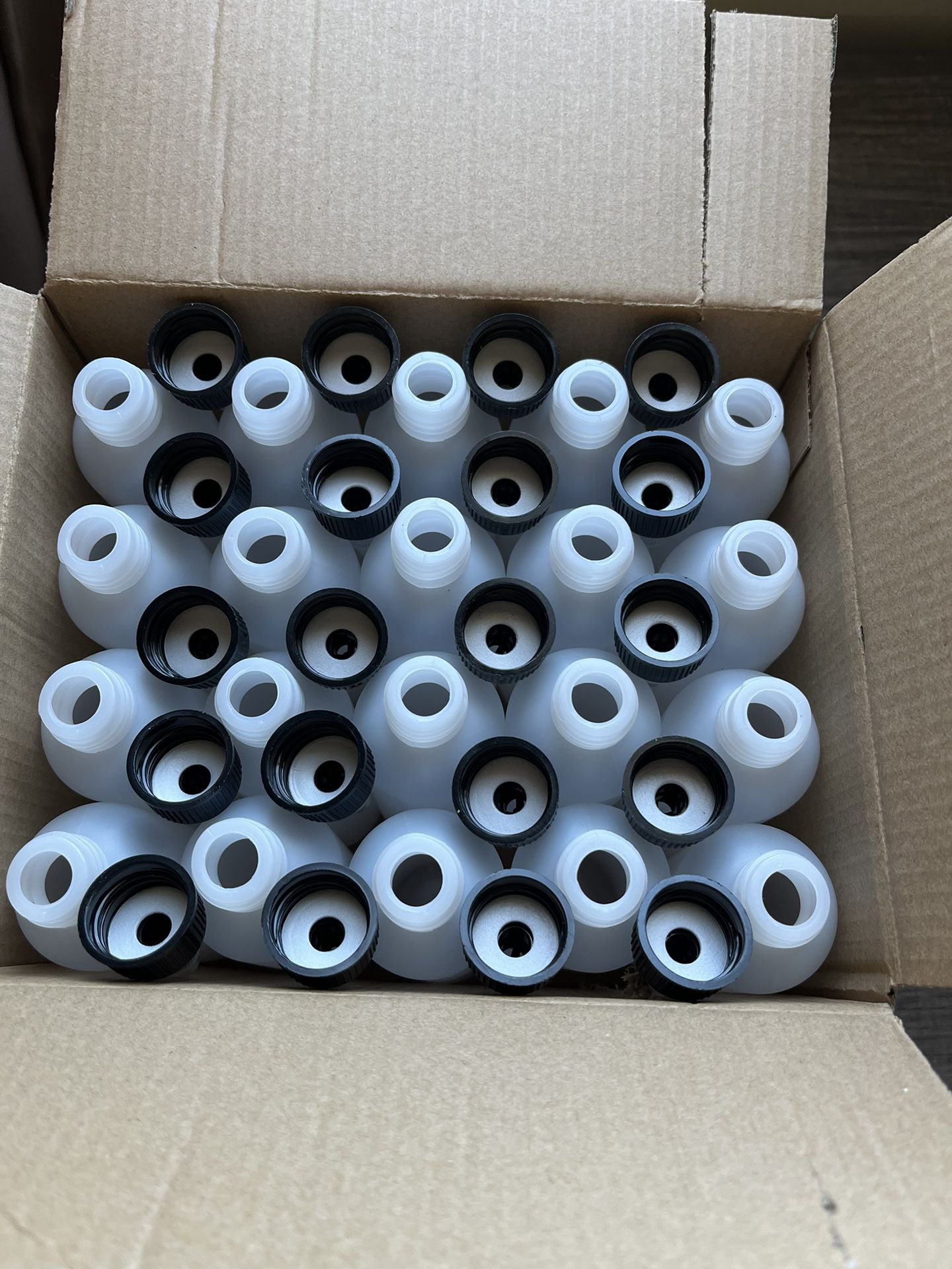New, 20 Pack of 4 Oz Plastic Dispensing bottles