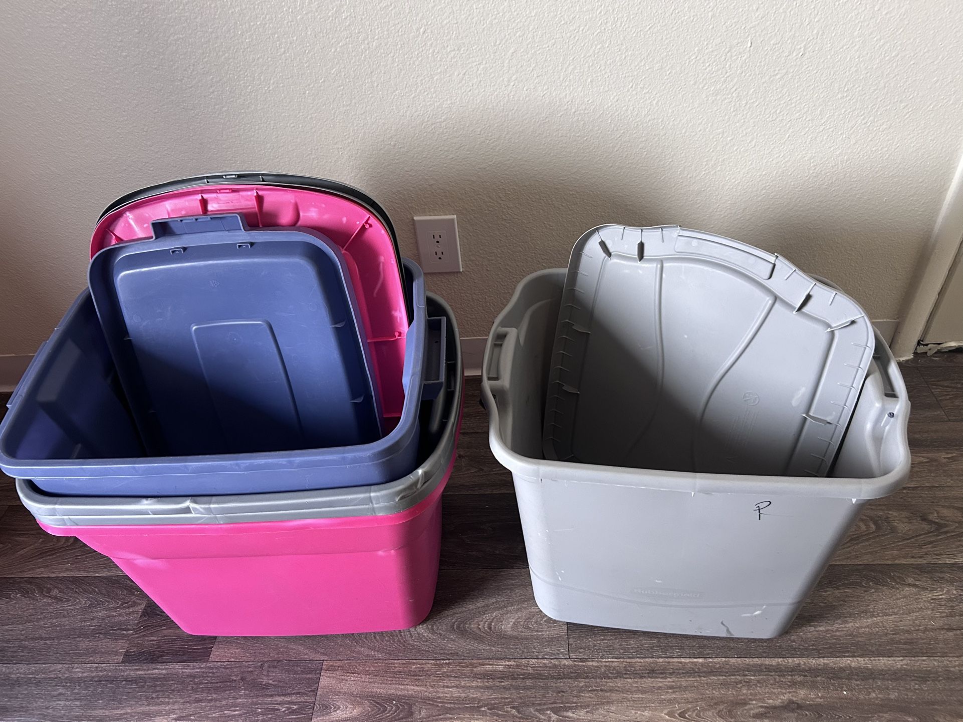 5 boxes with their lids 18 Gal -68 L