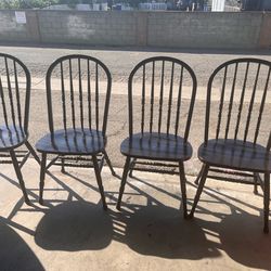 4 solid wooden dinning chairs - Black