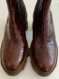 Brown Leather. Hazel Chelsea Boot (Women) 9 M