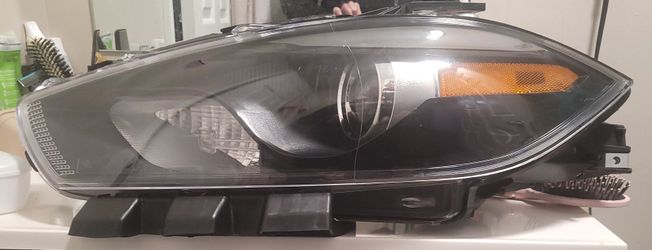 Dodge Dart Headlight – Driver Side – Eagle Eyes HID – 2013-2016