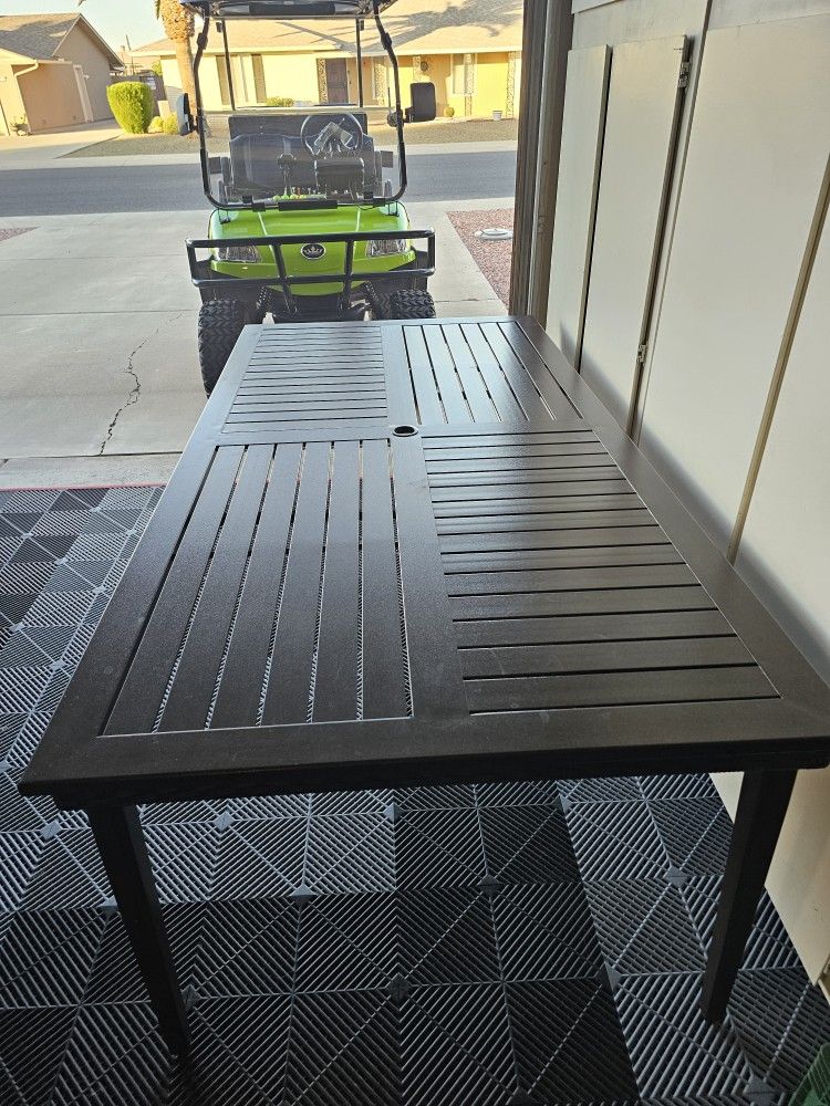 PATIO TABLE NEW