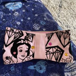 Snow White Clutch