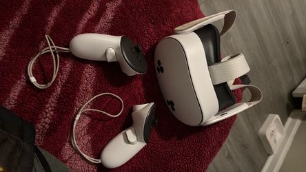 USED Meta Quest 3 VR Headset with Controllers