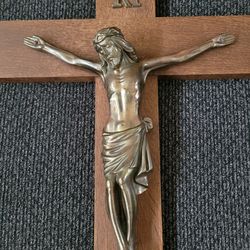 Vtg INRI Wood Crucifix Bronze Metal Jesus On Wooden Cross 15.5”
