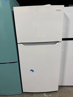 Brand new  Frigidaire 30 in. 20 cu. ft. Garage Ready Top Freezer Refrigerator in White