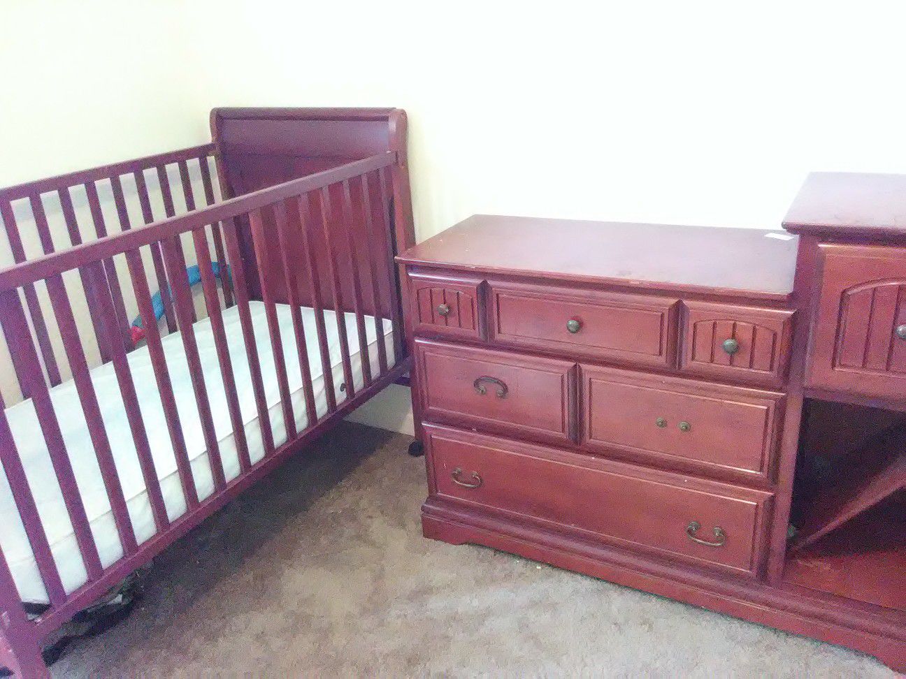 Baby Crib/dresser