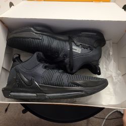 LeBron Witness Men's Size 13