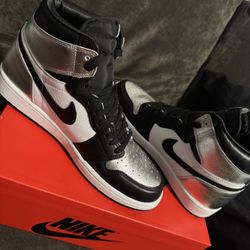 Air Jordan 1 Retro High Silver Toe 2021 Women’s 11.5 / Men’s 10 DS