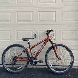 Trek 3 Series Mountain Bike – 13” Frame – 21-Speed – 26” Wheels Bicycle teen 