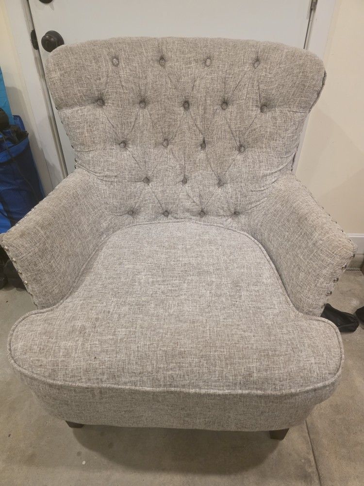 tufted accent chair with nailhead trim