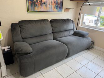 Dual Power Reclining Loveseat / Sofa - Dark Grey (Great Condition!)