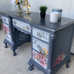 Stunning Desk Grey Floral 