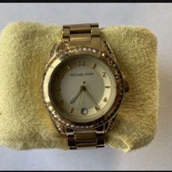 Michael Kors watch comes with box 