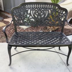 Luxury Patio Hanamint Tuscany Bench. Like New Condition 