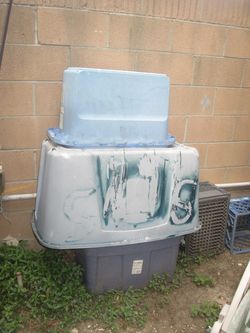 3 plastic storage bins