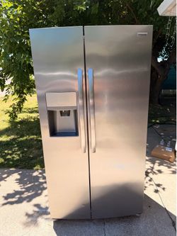 Refrigerator counter depth