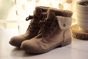 Women’s Cliffs (snow/hiking)Ankle Boots Size 7.5