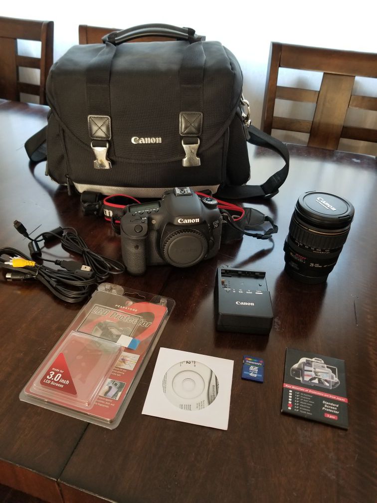 Canon EOS 7D with 28-135mm lense bag and sim card