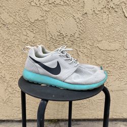 Nike Roshe Calypso Size 8.5 8/10