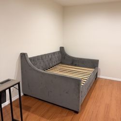 Modern Daybed w/ Pull-Out Full + Twin