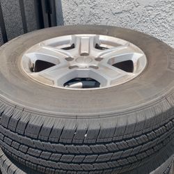 2021 Jeep Wrangler Stock Wheels And Tires.