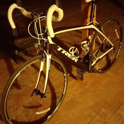 *Rare & Nice* (-TREK-) "Domane" 5.2 Carbon Series (Road Bike)