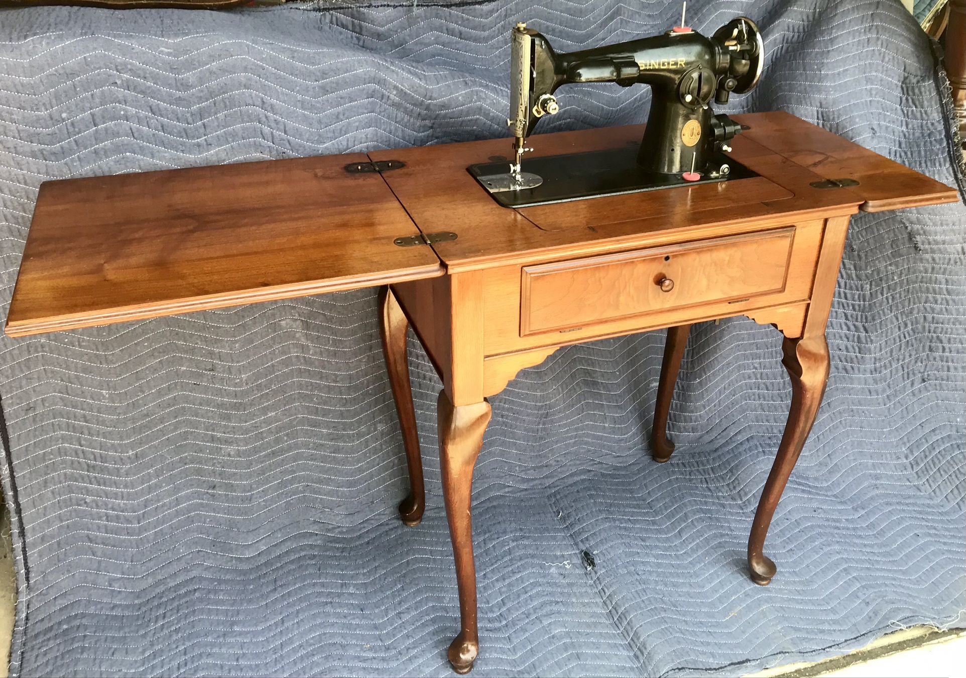 Vintage 1942 Singer sewing machine model 201 with cabinet