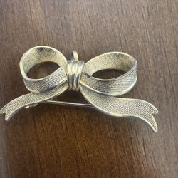 Vintage gold toned ribbon bow  brooch pin