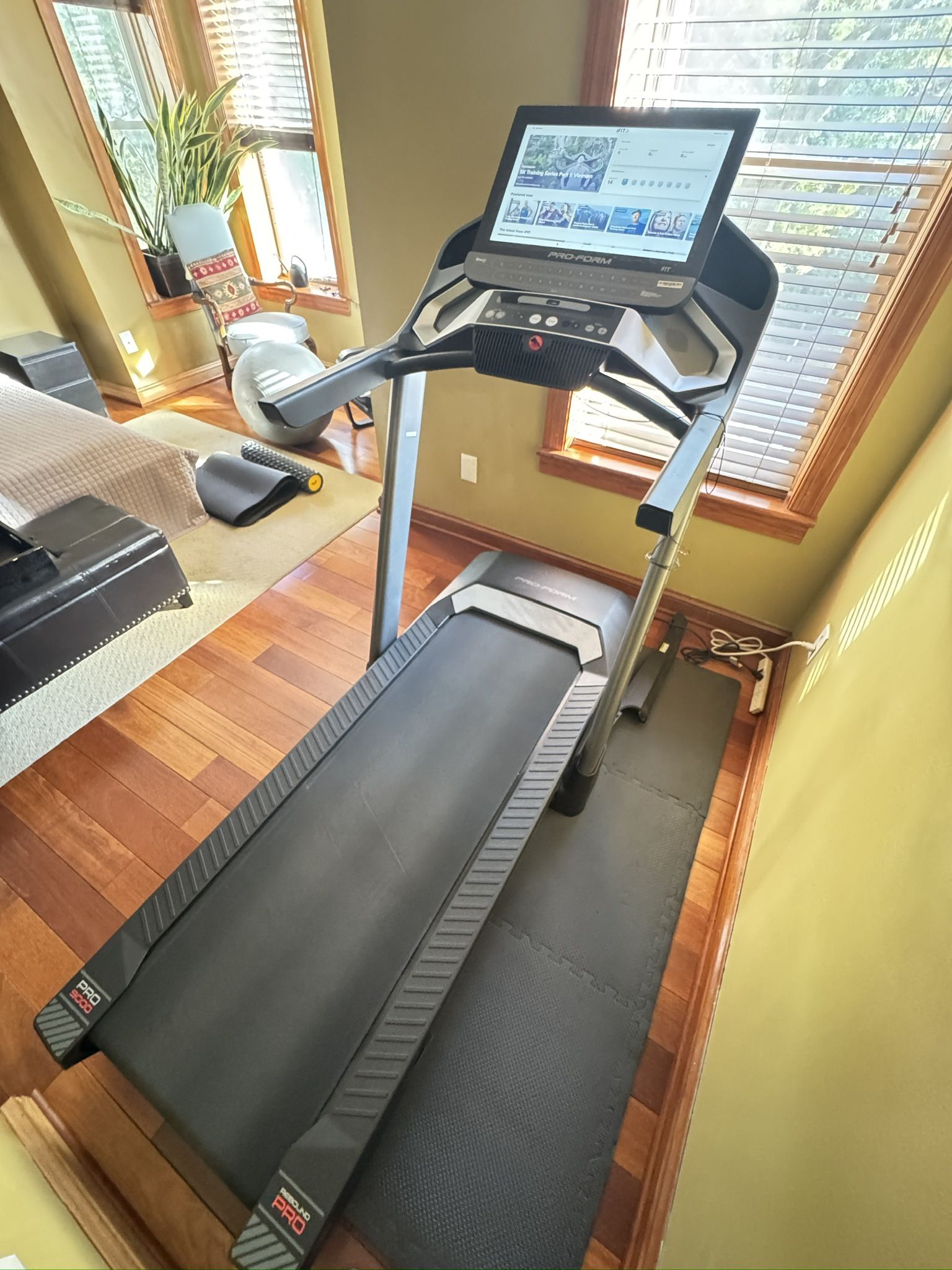 Treadmill Proform Pro 9000 Looks Like New